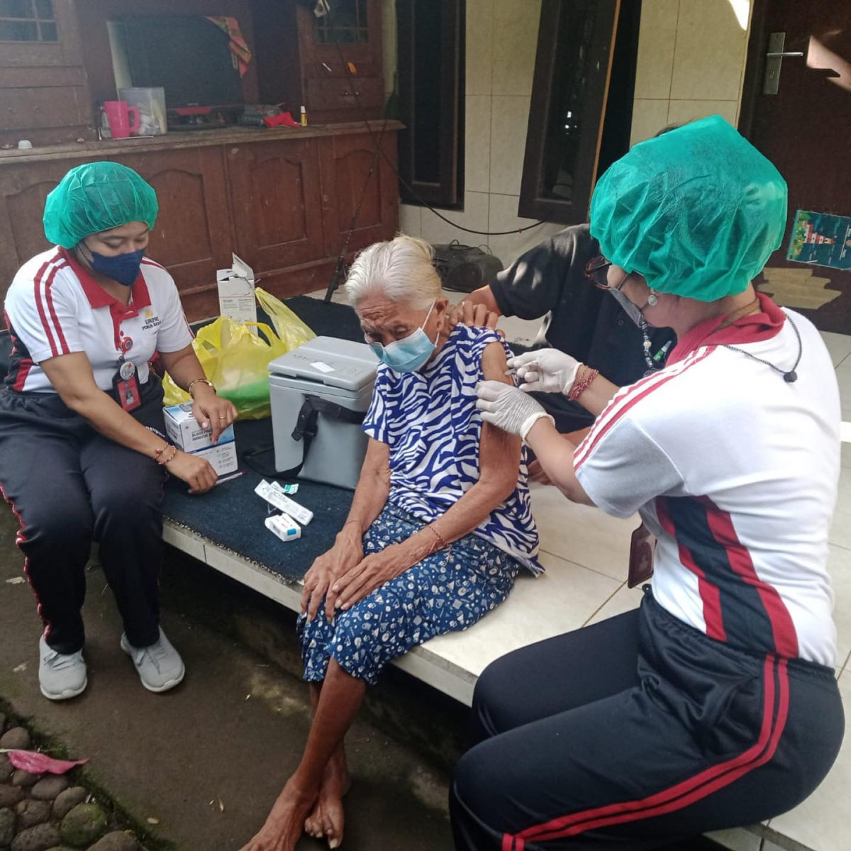 Jemput Bola Vaksin Booster untuk Penyandang Disabilitas di Desa Penarungan
