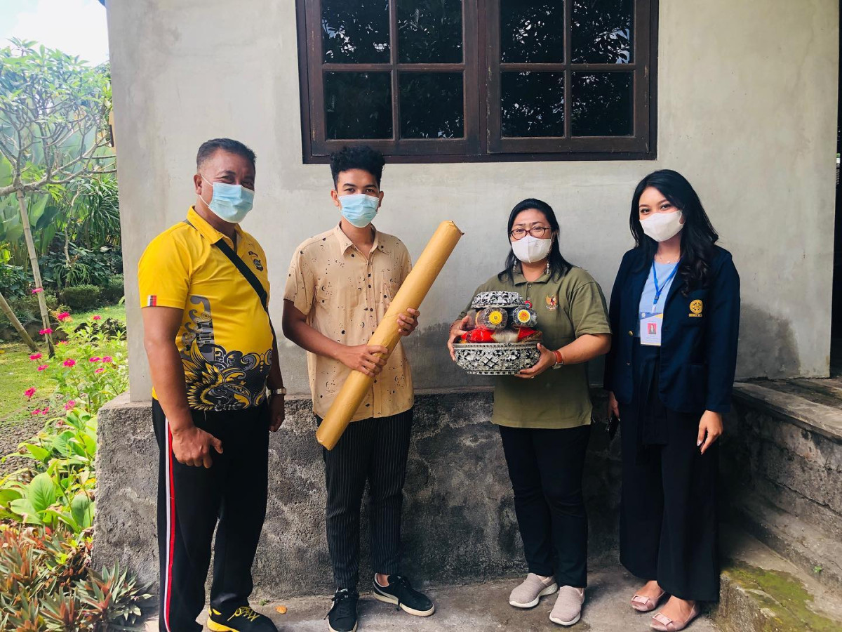 Bentuk Kepedulian Kader Pokja Kampung KB Desa Penarungan bersama Pemdes Melayat ke Rumah Duka warga Meninggal