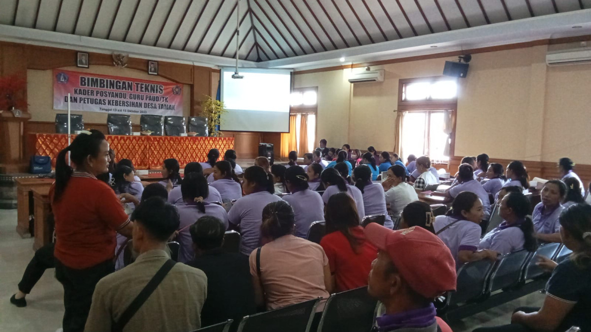Kegiatan Bimtek Kader Posyandu Guru Paud/TK dan Petugas Kebersihan Desa Taman