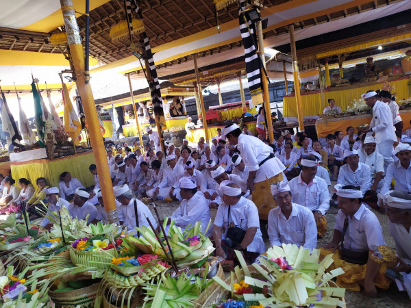 kegiatan karya ring pura air jeruk sukawati