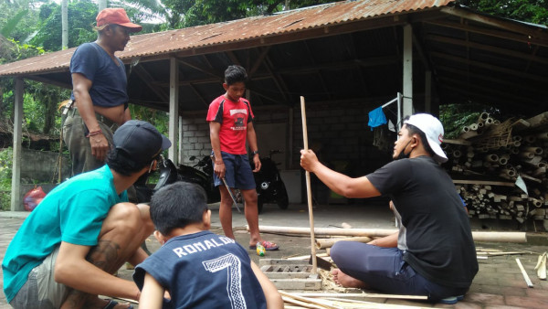 kegiatan pembuatan patok, pemasangan patok dan pembersihan lahan 