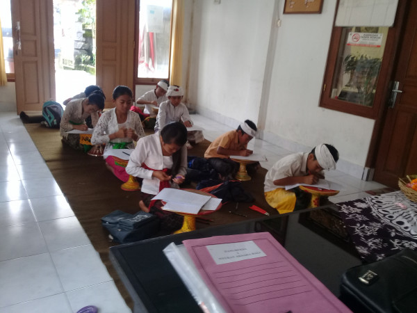 Lomba MC ber bahasa Bali untuk PKK dan nyurat aksara Bali untuk anak-anak