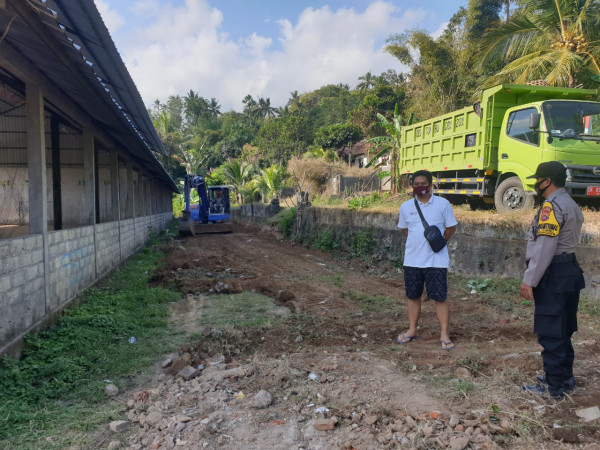 Pemerataan tanah di sekitar Gor Desa Tumbu