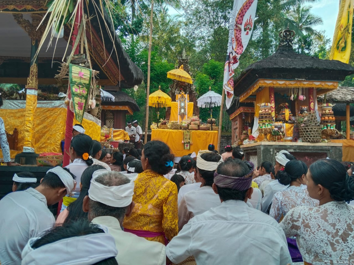 Persembahyangan Bersama upacara buda Kliwon Pahang