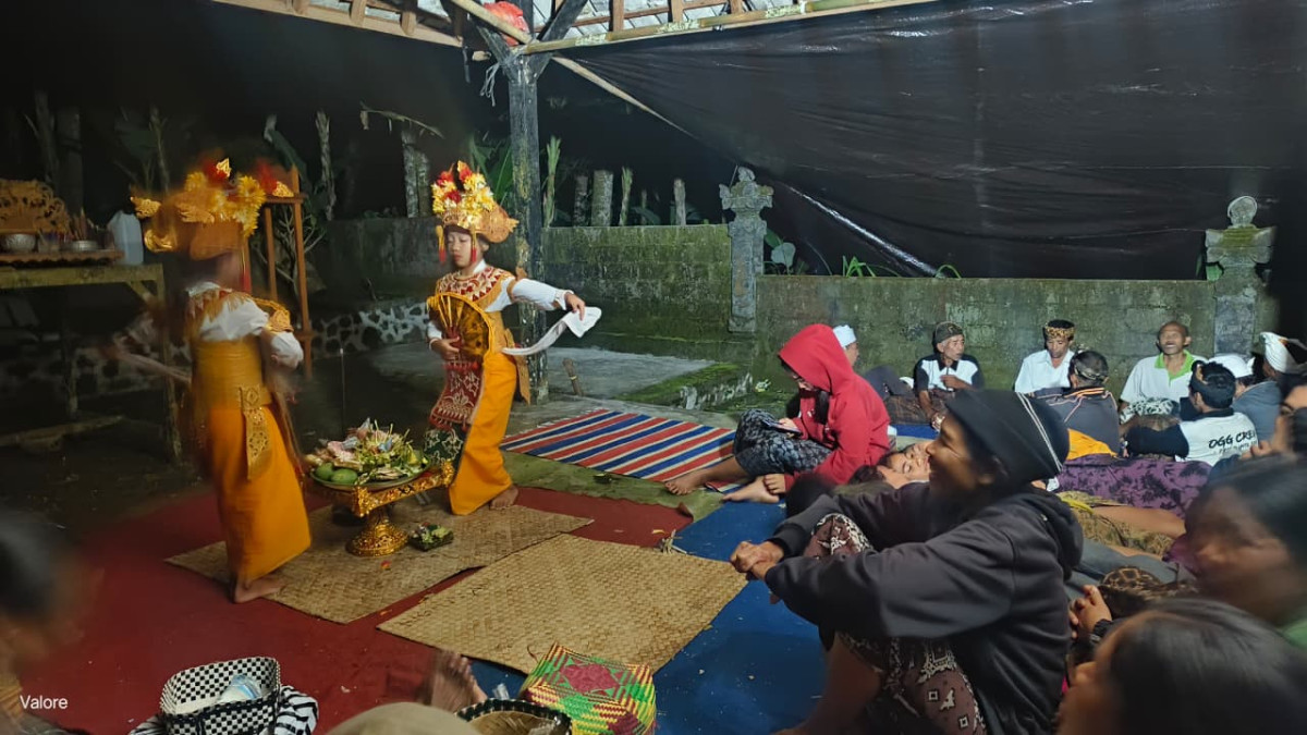 Kegiatan tari sanghyang dedari  manis kuningan