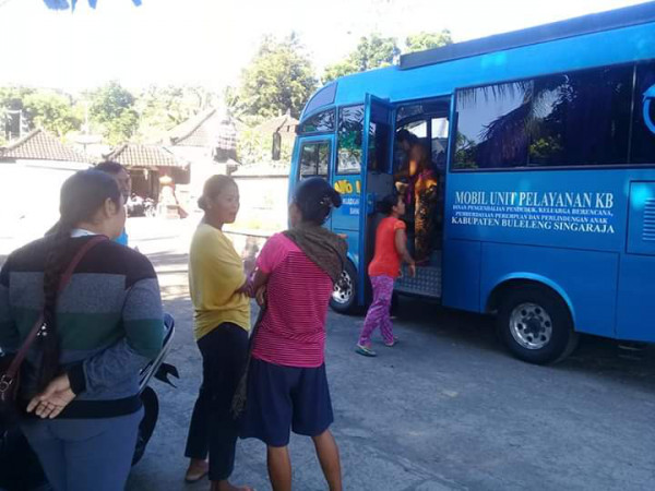 Pelayanan KB Gratis IUD di dalam Mobil Unit Pelayanan KB Kabupaten Buleleng