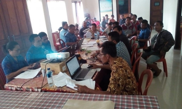 Rapat melakukan tender Jalan usaha tani dan semenisasi Gang