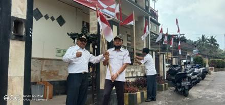 Kegiatan Pemasangan Bendera Dan Hiasan Bendera Merah Mutih.