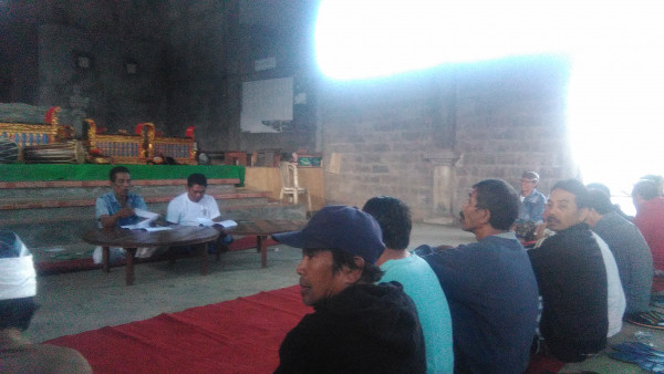 Rapat yg di pimpin sekretaris banjar dan kepala dusun banjar dinas tegalasih