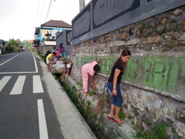 Gotong royong bersih bersih