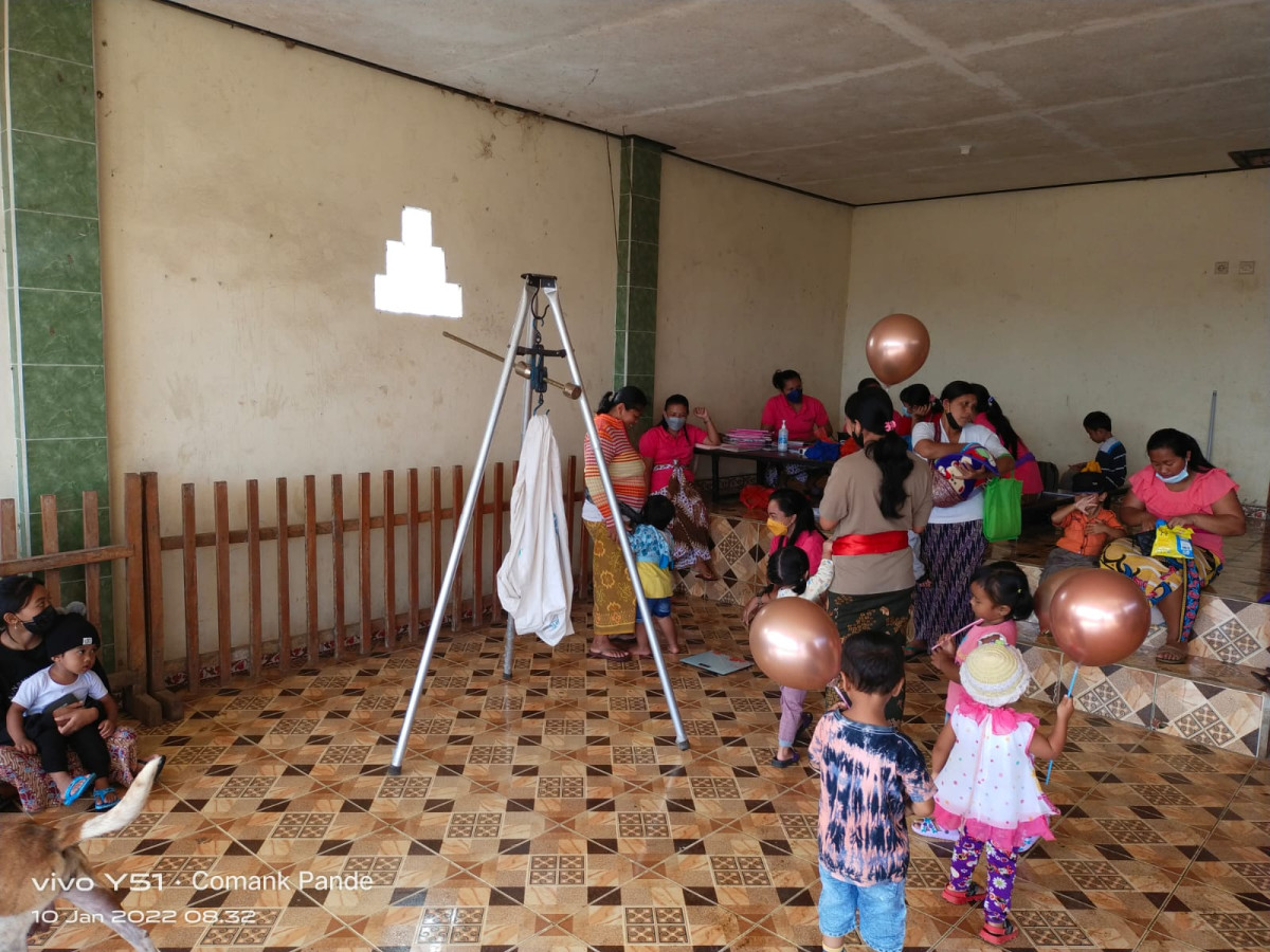 kegiatan bkb dan posyandu mekar sari banjar kemoning
