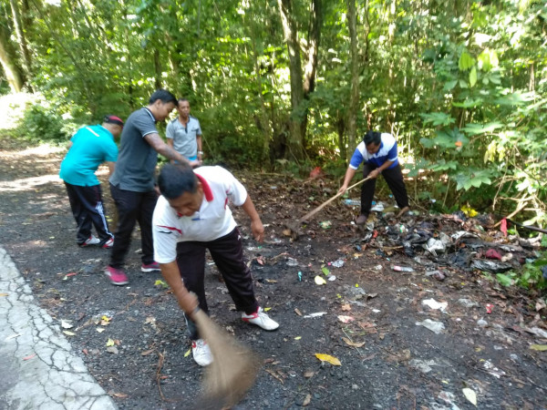 Bersih - bersih Sampah Plastik