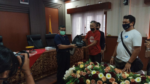 Penyerahan Bantuan Sembako dalam rangka memperingati HARGANAS ke 27 dari BKKBN Propinsi Bali