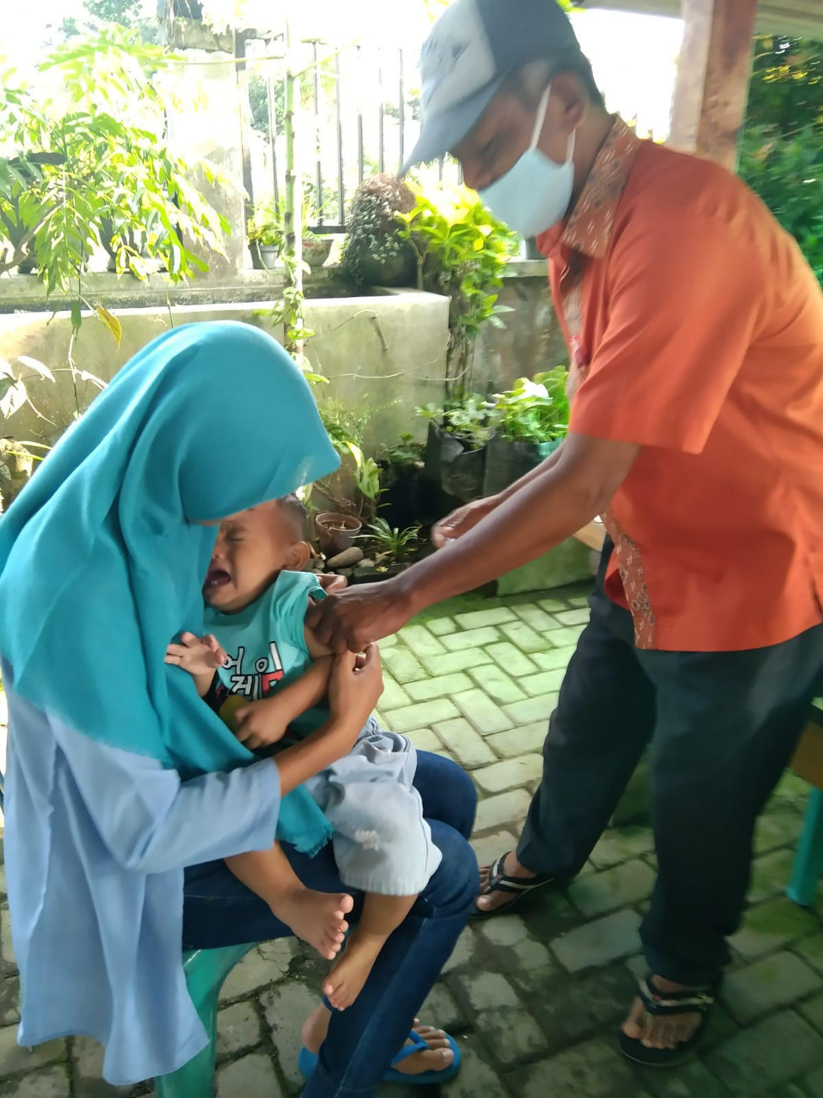 Kegiatan posyandu keluarga dan bulan imunisasi anak indonesia