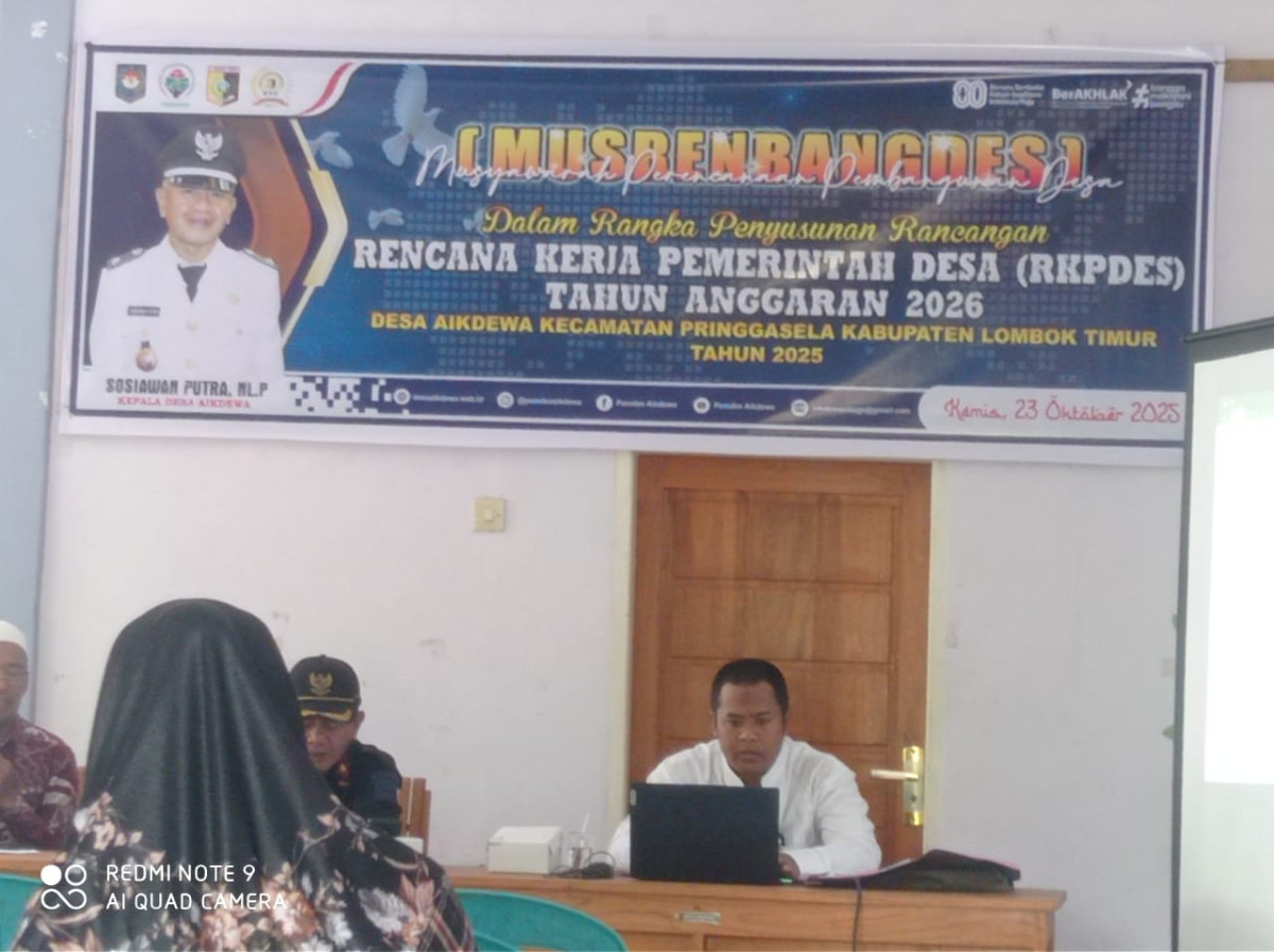 Sambutan oleh sekertaris desa