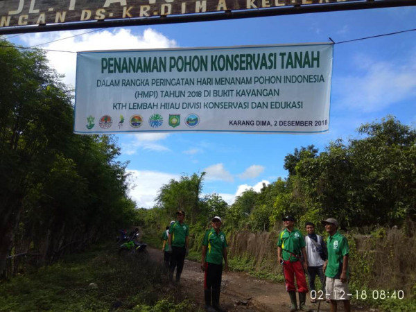 Penanaman pohon konservasi tanah dalam rangka memperingati hari menanam pohon Indonesia