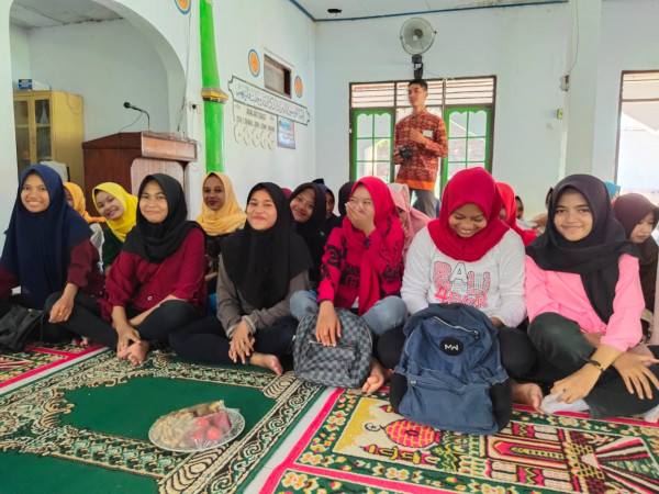 Pembinaan Kelompok Kegiatan PIKR M Bayam Merah Dusun Batu Nisung