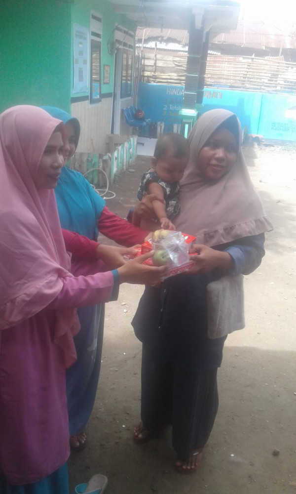 pemberian makanan tambahan pada balita oleh ibu pkk kampung kb desa wawonduru