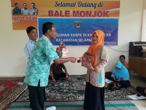 pemberian doorprize menjawab pertanyaan