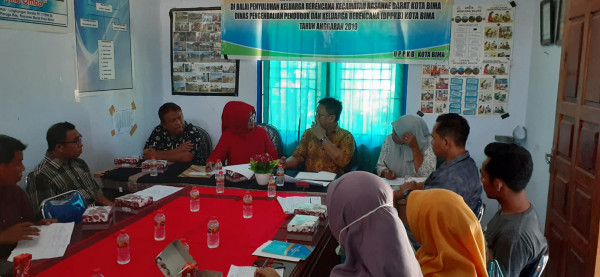 Rapat Usulan Anggaran Dana Kelurahan bersama Camat dan Lurah Se-Kecamatan Rasanae Barat bersama Kepala DPPKB Kota Bima dan Bappeda Litbang Kota Bima