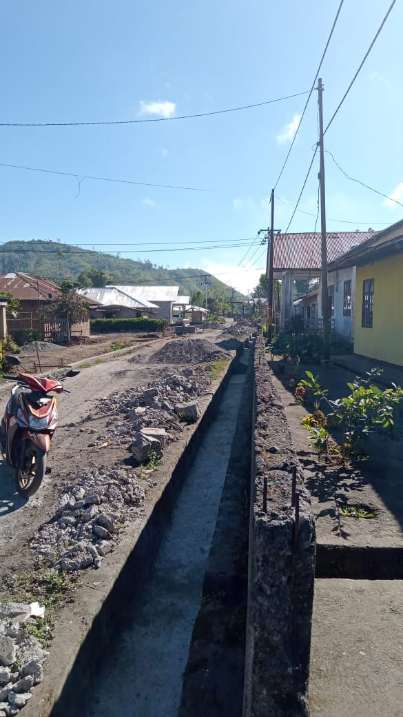 perbaikan saluran drainase di depan kantor desa Sobo