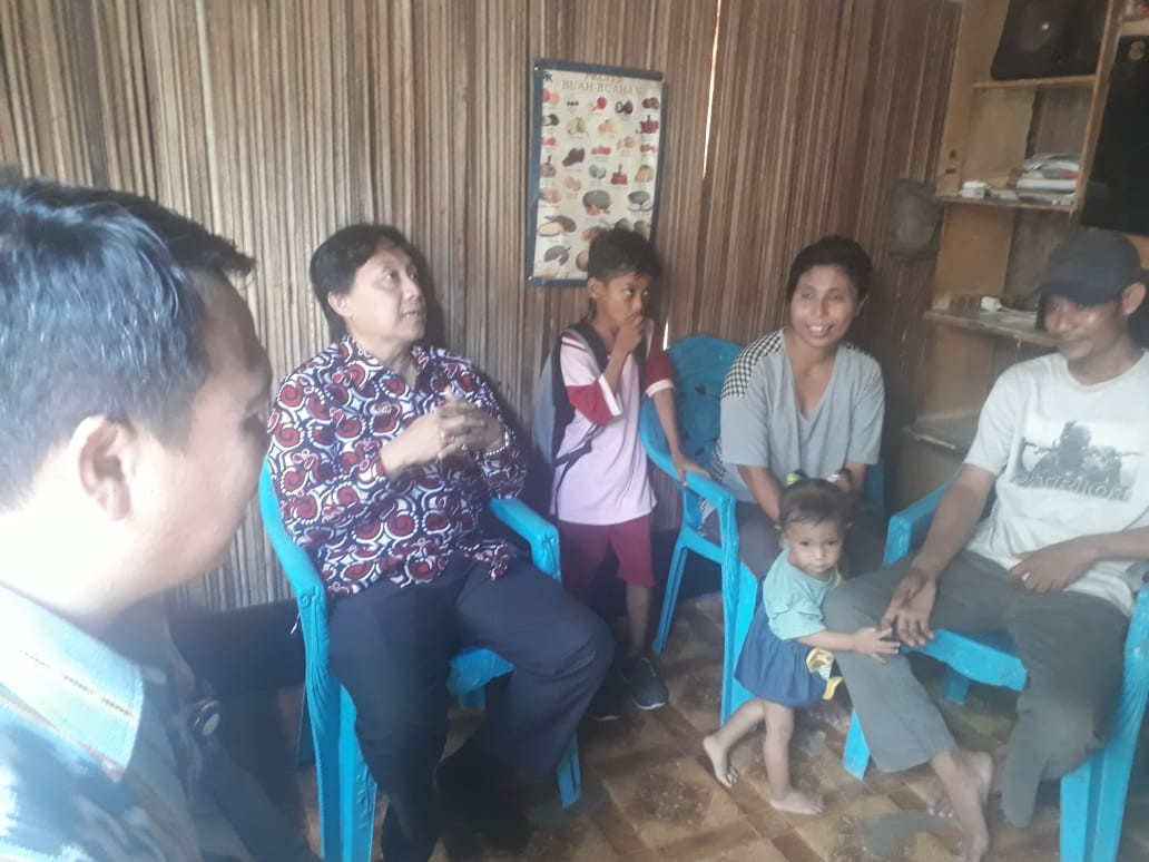 Kunjungan Deputi di Salah satu Keluarga Resiko Stunting di RT.41/RW.011, Kelurahan oebufu, Kecamatan Oebobo-Kota Kupang