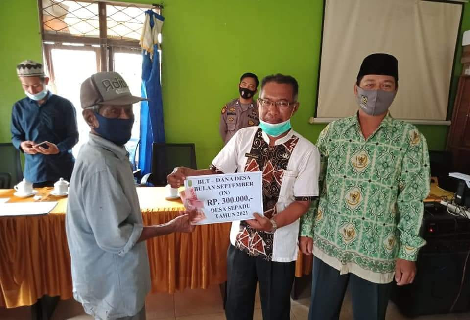 Penyaluran Bantuan Langsung Tunai Dana Desa (BLT-DD) Desa Spadu Kecamatan Semparuk