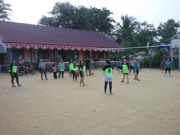 Lomba bola volly putri antar rt desa kepayang dalam rangka memperingati hari kemerdekaan republik indonesia