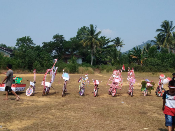Lomba sepeda hias desa kepayang dalam memperingati hari kemerdekaan indonesia 