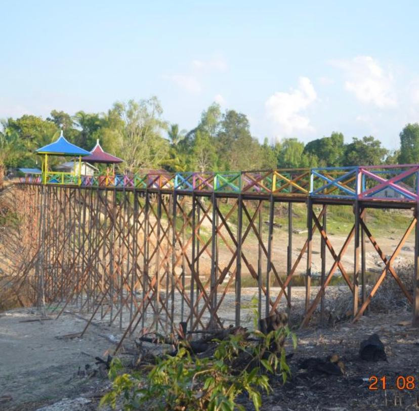 Jembatan Pelangi di Kampung KB Desa Sentabai Tampak Musim Kemarau