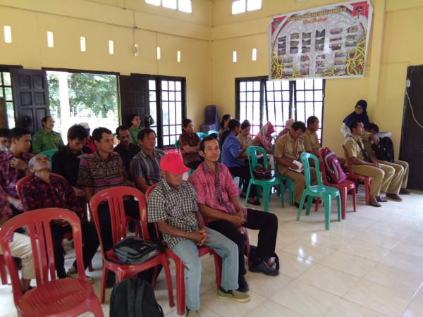 Rapat sosialisasi calon penerima bantuan rumah swadaya desa mengkunyit