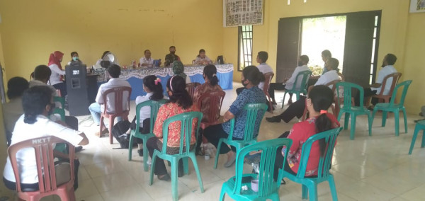 Pertemuan kelompok kerja di kampung KB desa mengkunyit