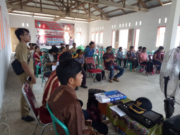 Pertemuan Kelompok Kerja di Kampung KB Desa Temahar dengan narasumber Dari Dinas DUKCAPIL