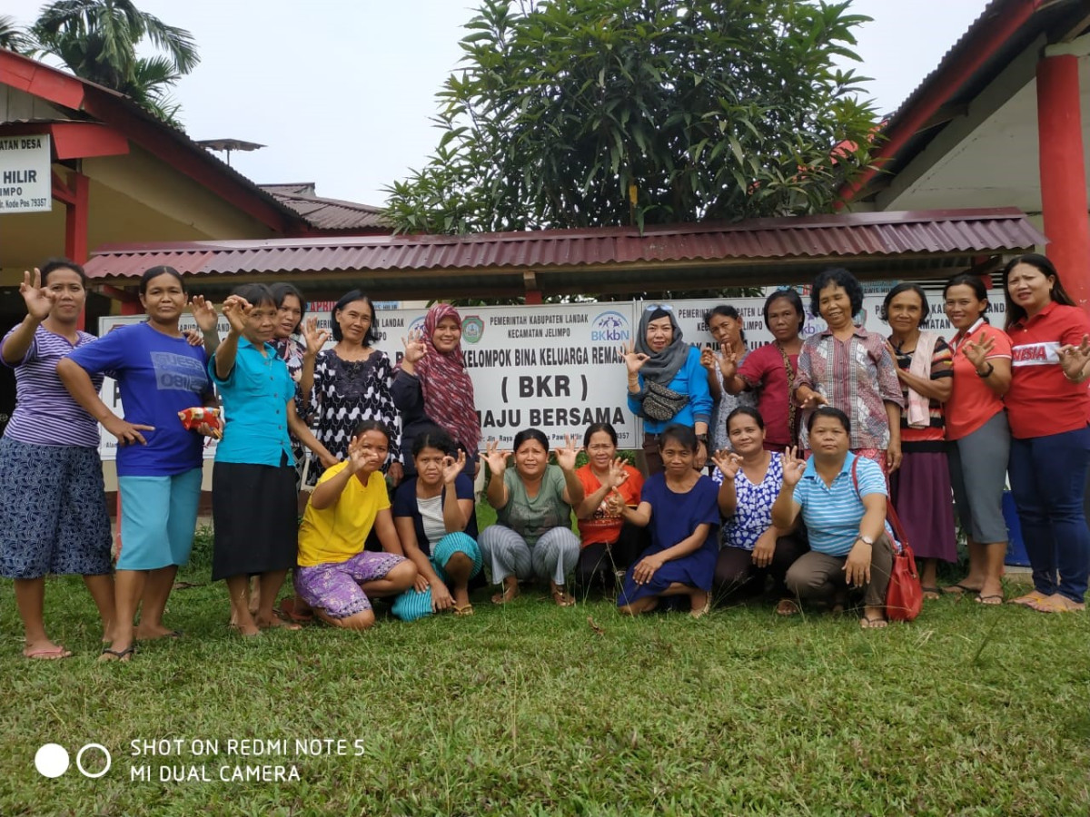 Foto Bersama Kelompok BKR "MAJU BERSAMA" Desa Pawis Hilir