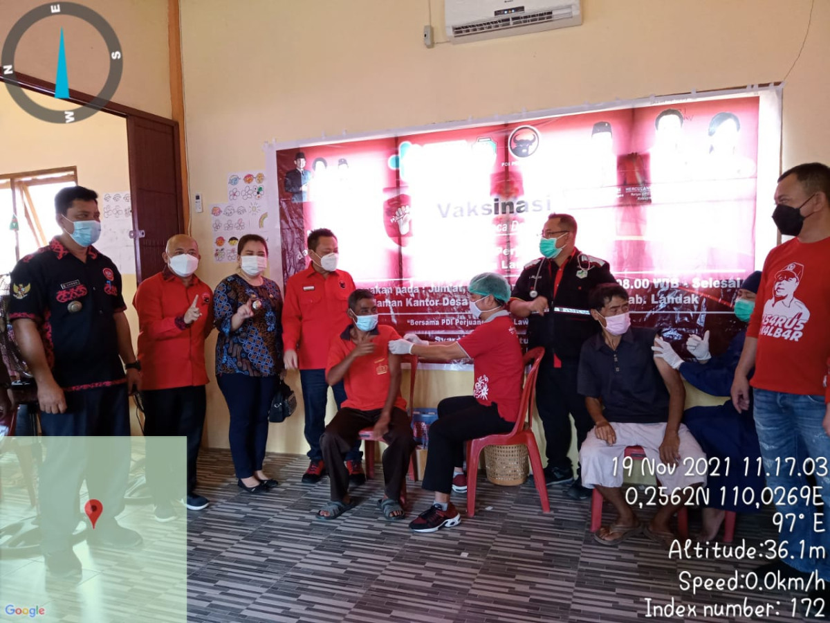 Pelayanan Vaksinasi Bersama Pemerintah Kecamatan Jelimpo, Puskesmas Jelimpo dan Dewan dari Fraksi PDI bagi Masyarakat di Desa Pawis Hilir