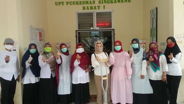 foto bersama dengan Ibu kepala Bidang KB-KS