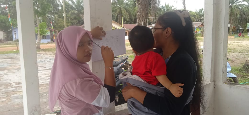 Melakukan KIE kepada keluarga yang memiliki balita