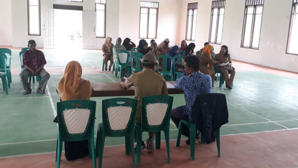 Anggota Pokja Kampung KB menyimak evaluasi pencapaian rencana pokja yang sudah dilaksanakan di tahun 2019