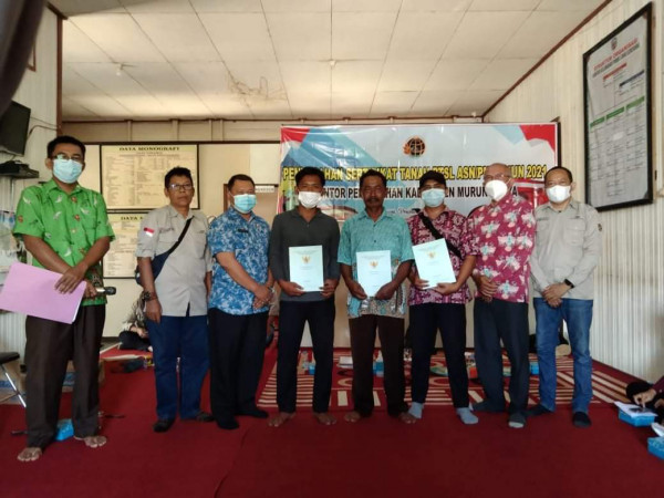 Penyerahan Sertifikat tanah PTSL ASNPM tahun 2021