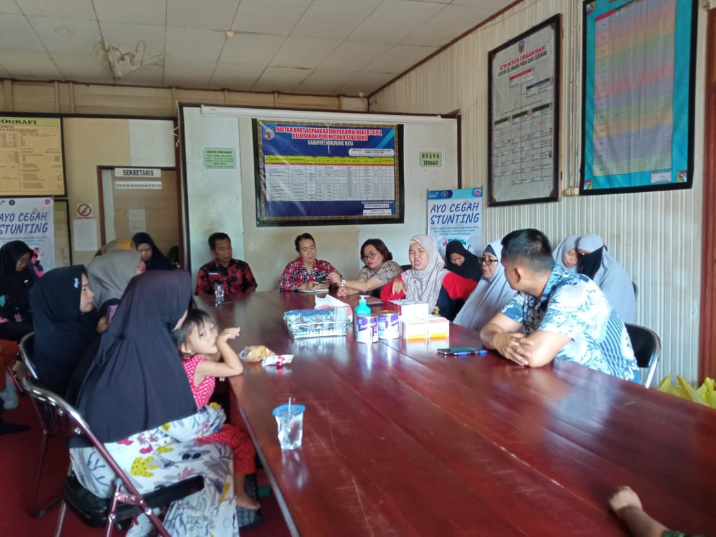 Pertemuan Evaluasi dan Monitoring Kader Dashat serta Pemberian Bantuan dari DP3A DALDUKKB untuk anak stunting