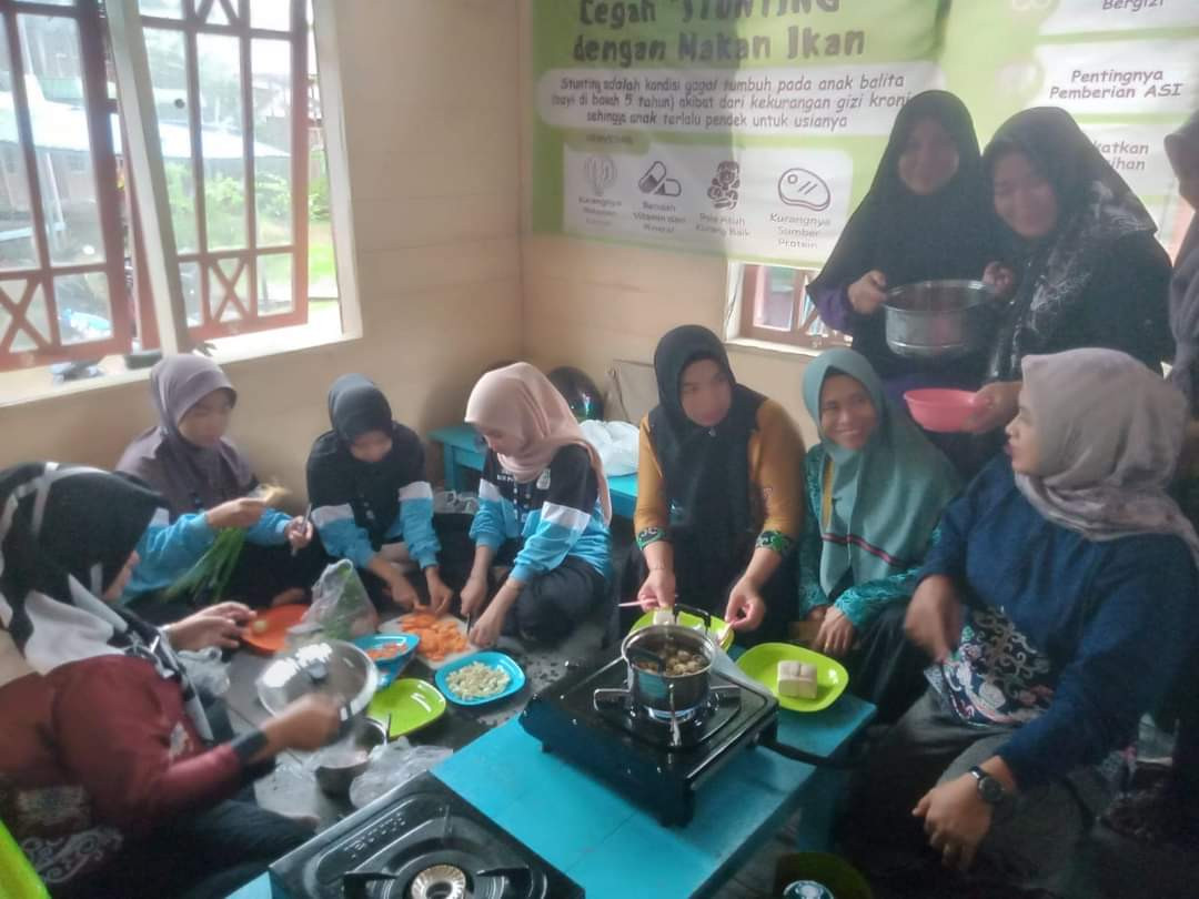 KEGIATAN PRAKTEK MASAK ISI PIRINGKU KADER DASHAT