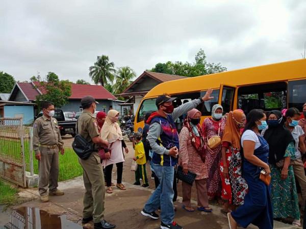 Masyarakat Kampung KB kelurahan bereng bengkel menyambut positif vaksin covid 19 di puskesmas kalampangan
