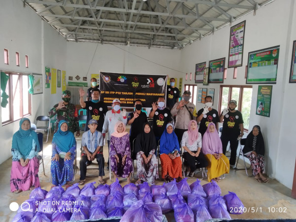 bakhti sosial Bantuan Sembako Kepada Penduduk desa Langadai kampung KB Oleh CSR PT. ITP