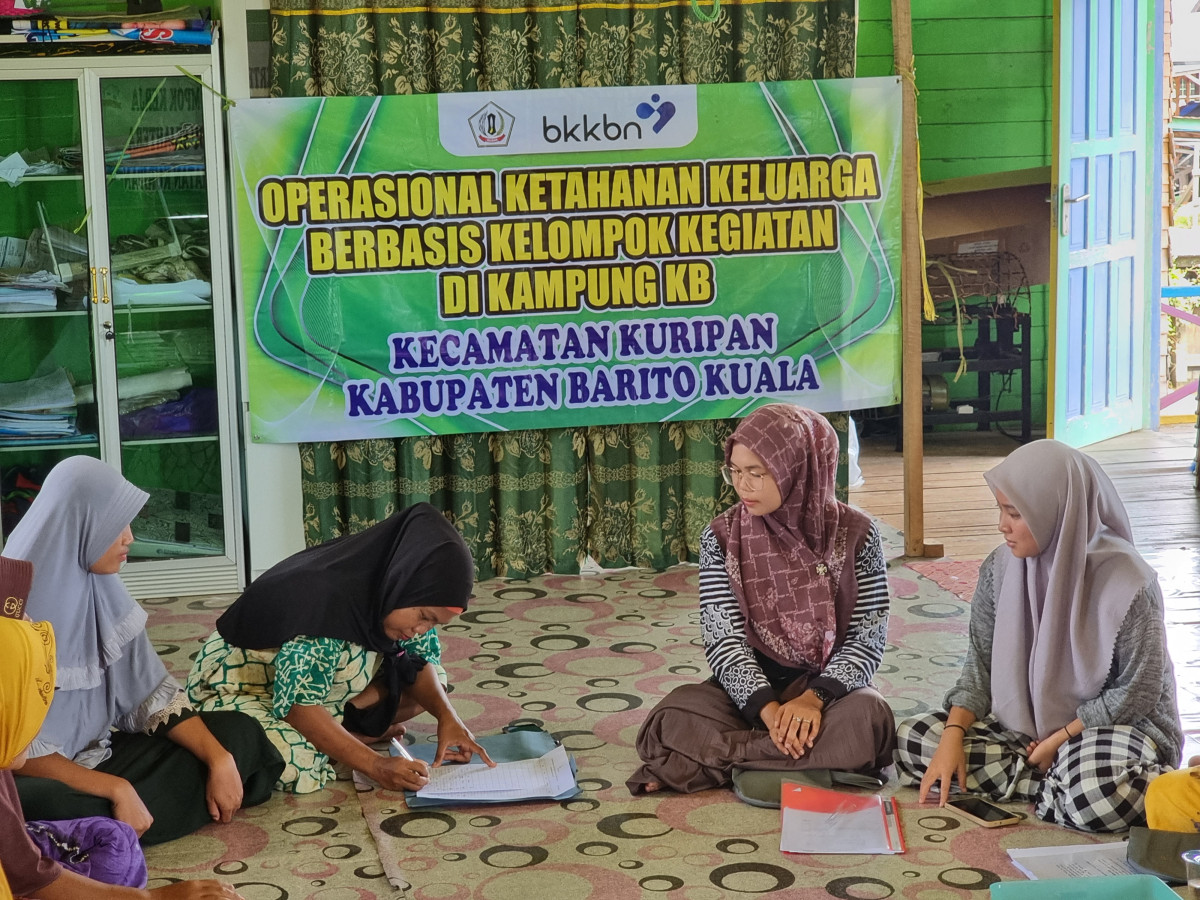 Pertemuan ketahanan keluarga berbasis kelompok kegiatan di kampung kb