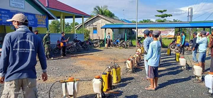 KEGIATAN PENYEMPROTAN DISENFEKTAN