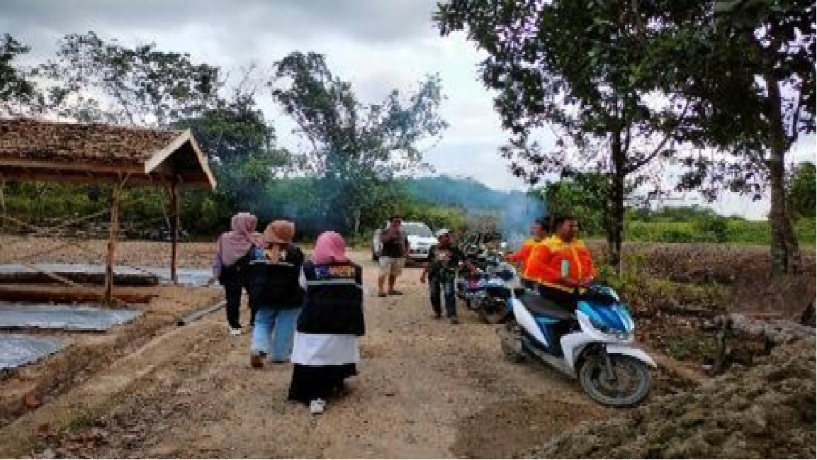 Gotong Royong Pembangunan Desa Bitahan Baru