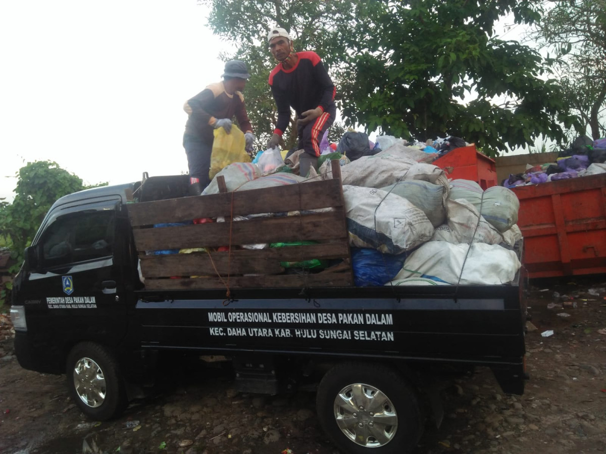 Kegiatan Pengangkutan Sampah Masyarakat Desa
