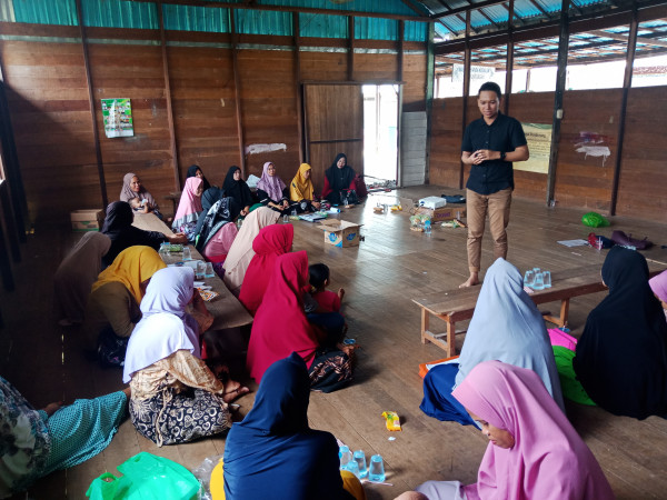 Pembinaan kader kelompok tribina di kampung kb desa kayakah