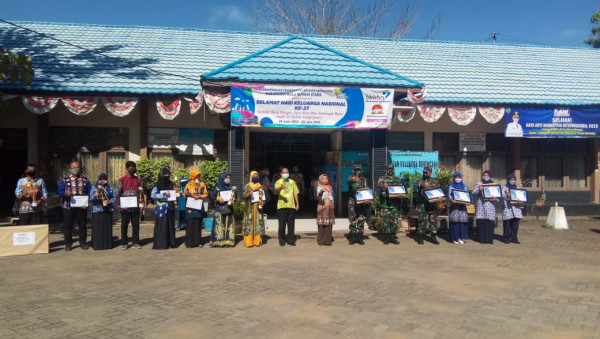 Kelompok Bina Keluarga Balita (BKB) Ananda Desa Karias Dalam Menerima Penghargaan Pada Peringatan Hari Keluarga Nasional (Harganas) Ke XXVII Tahun 2020 Tingkat Kabupaten Hulu Sungai Utara