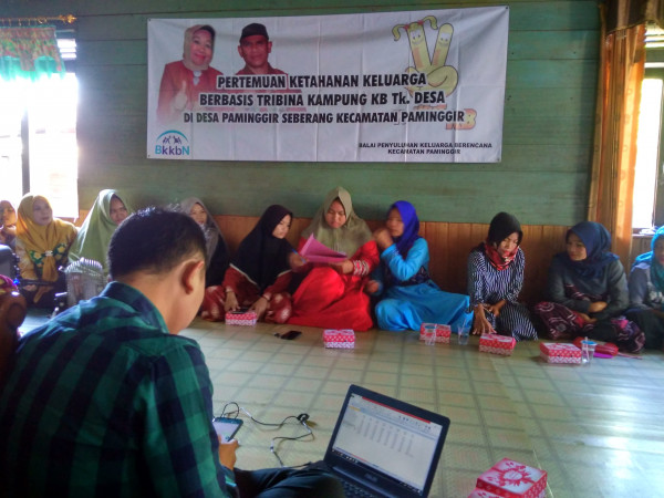 Pertemuan Ketahanan Keluarga Berbasis Tribina Kampung KB Tk  Desa Paminggir Seberang Kecamatan Paminggir 